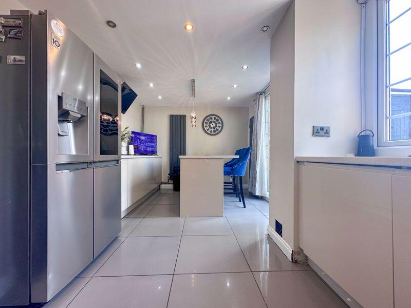 KITCHEN / DINER