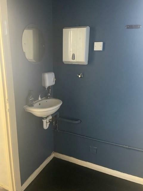 Office Space - Toilets (002).jpg