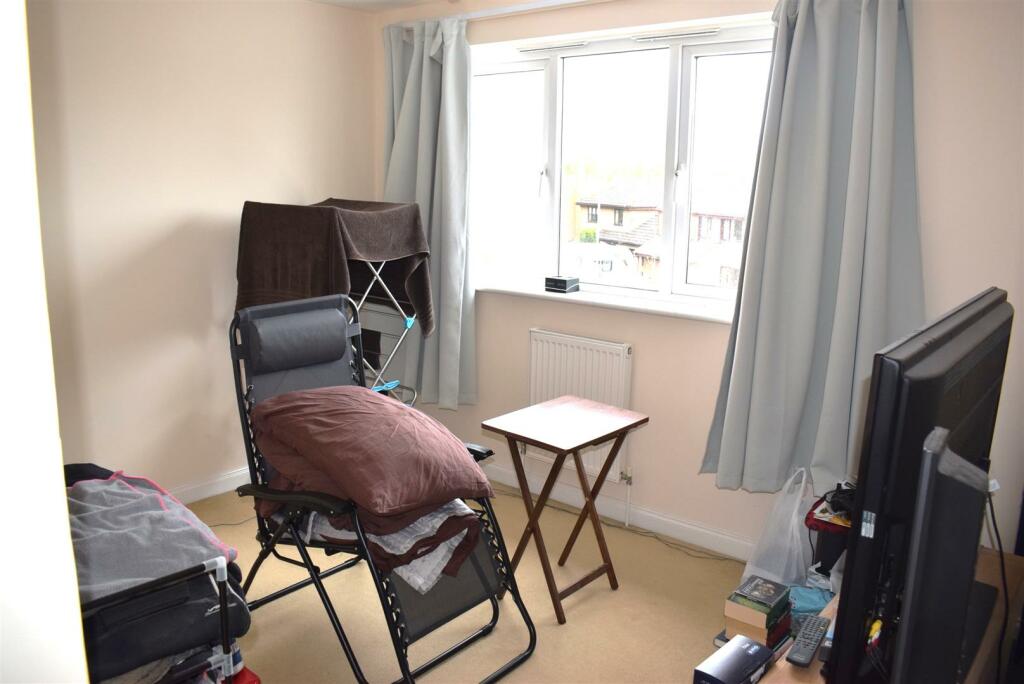 bedroom 2.JPG