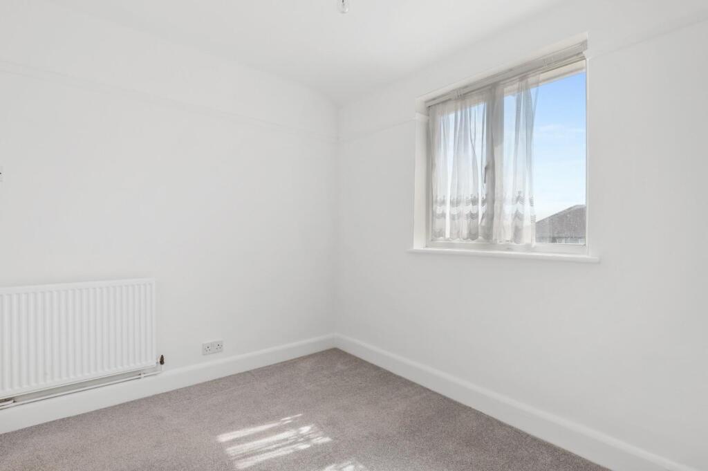 06-d67eJHPropWorld - 23 Meadow Close - 18 (1).JPG