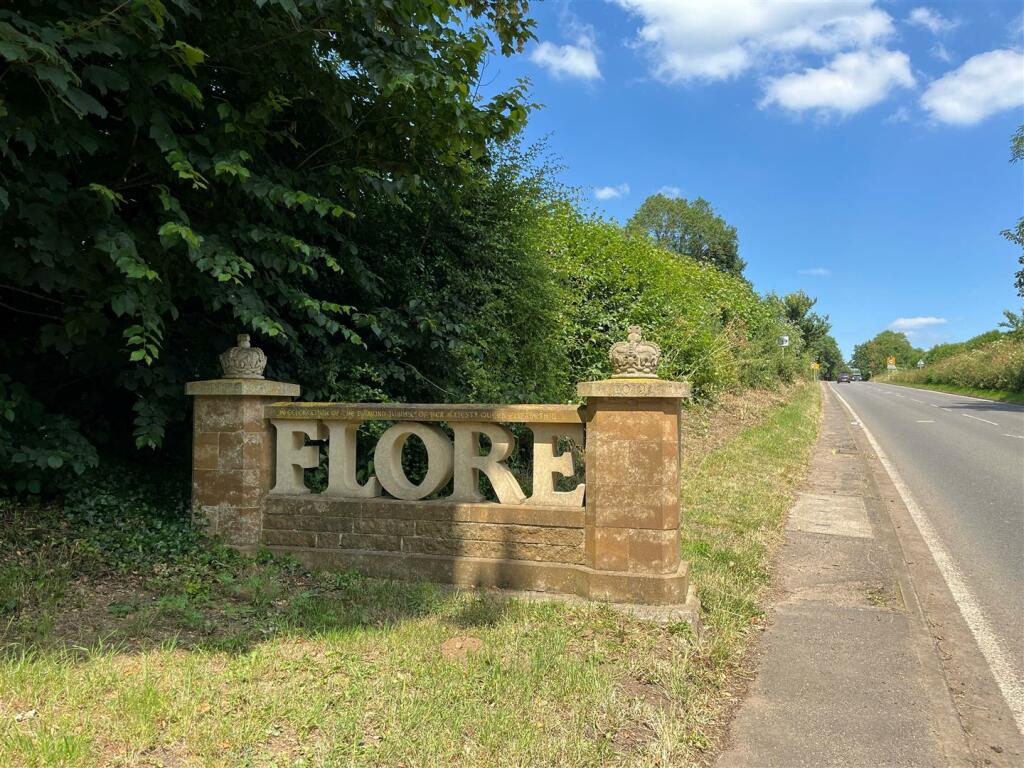 Village sign Flore