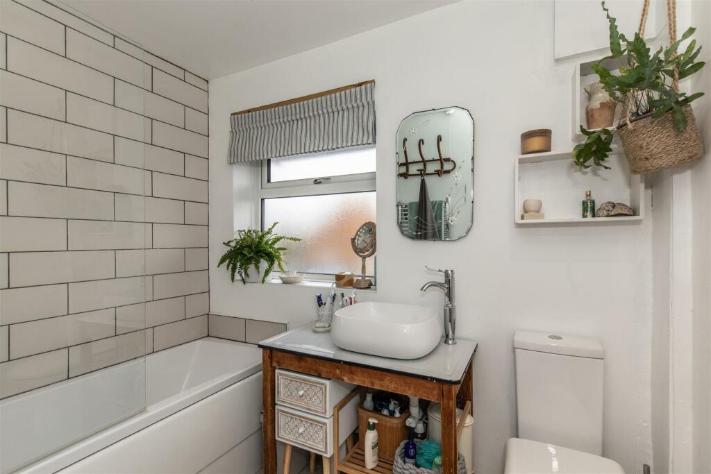 FAMILY BATHROOM