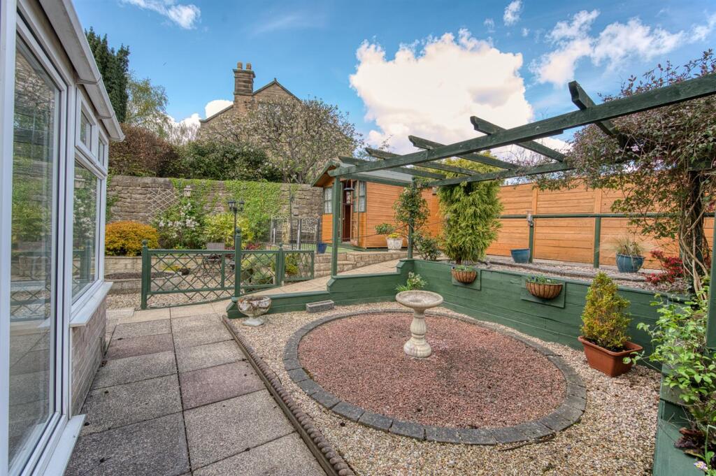 Rear Garden and summer house.jpg