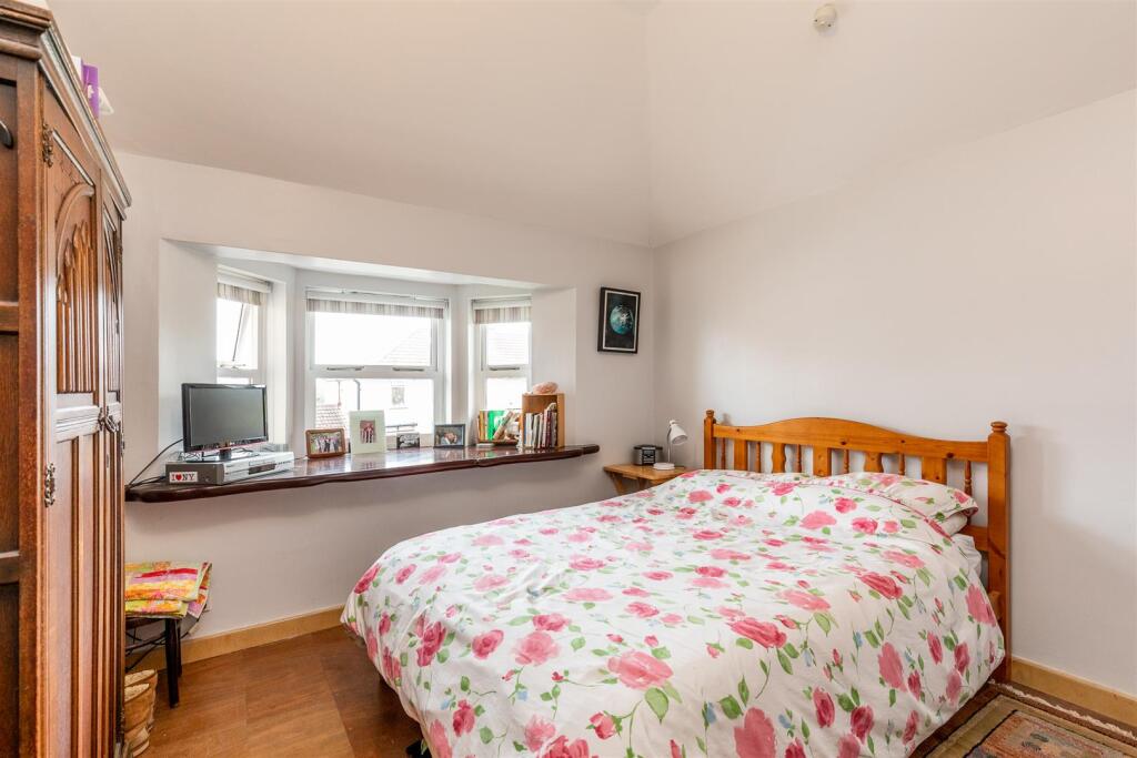 Bed 4.jpg