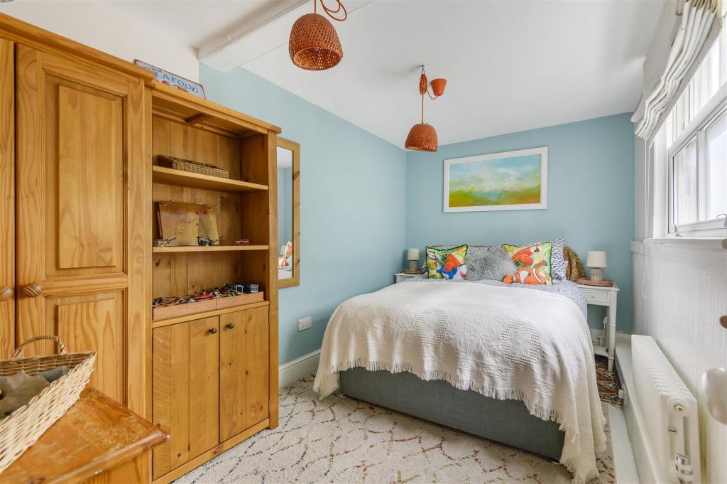 Bedroom 5.jpg