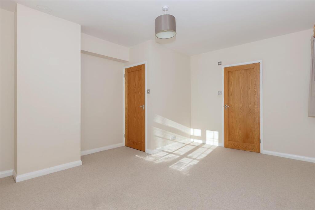 Cowdray Drive_1.jpg