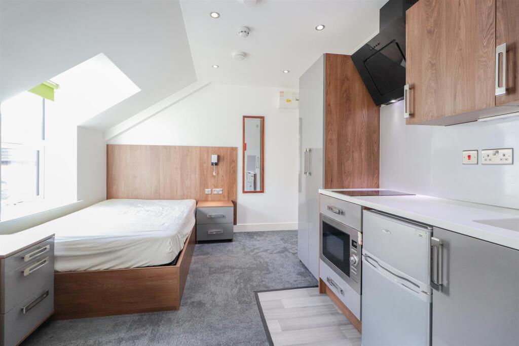 303 Victoria House-3.jpg