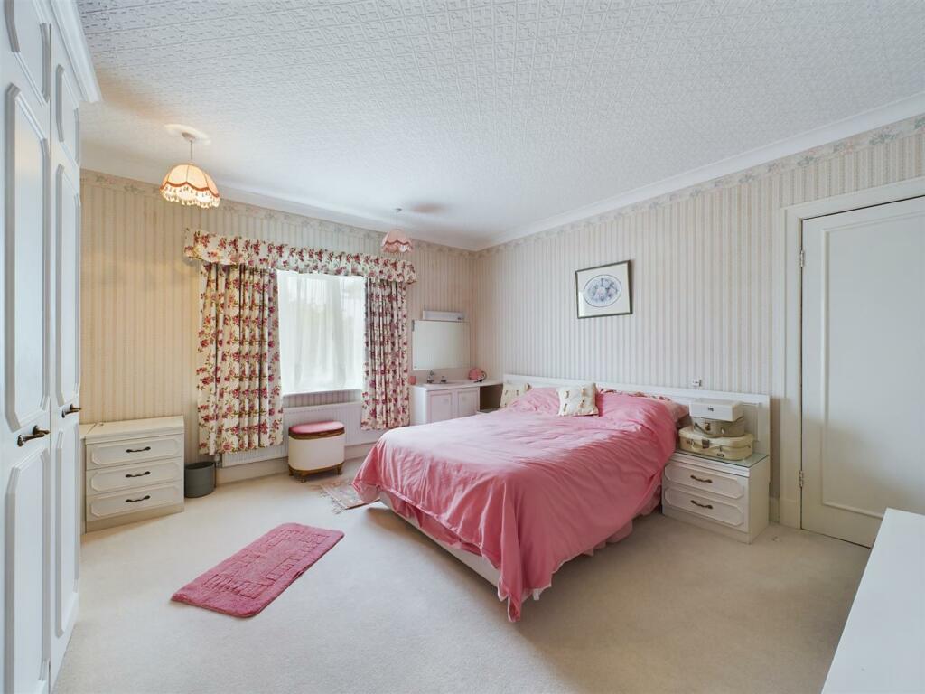 Bedroom: