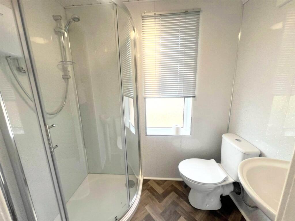 Tf F2- Shower Room