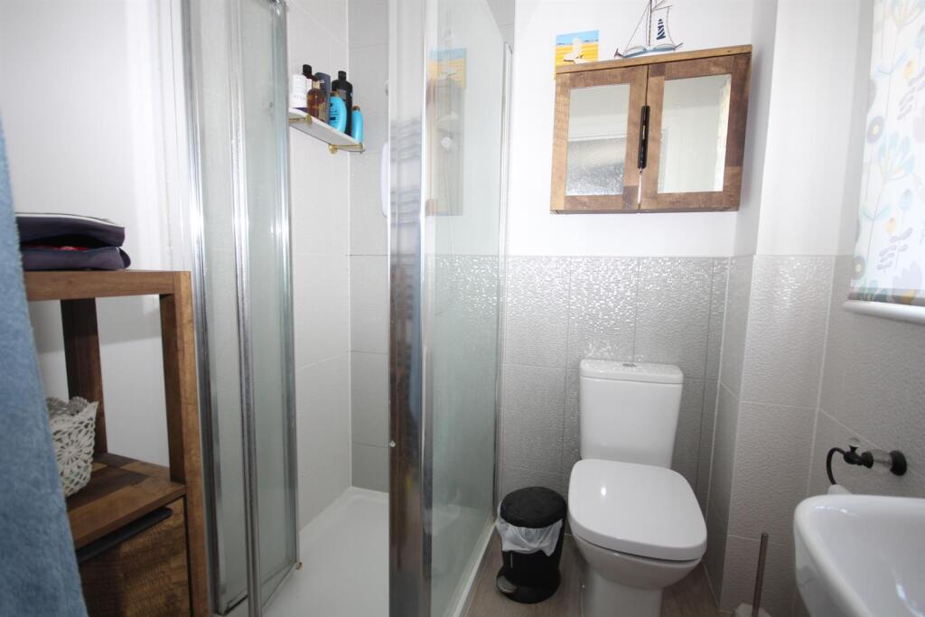 Ensuite.JPG