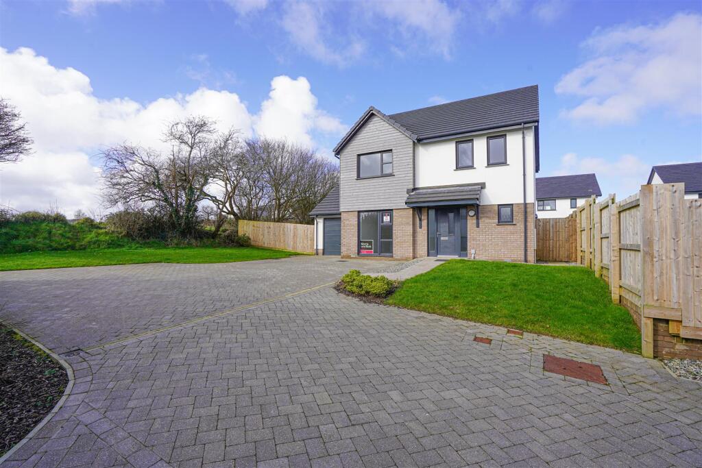 The 4 Bed Cedar Design Buckland Brewer