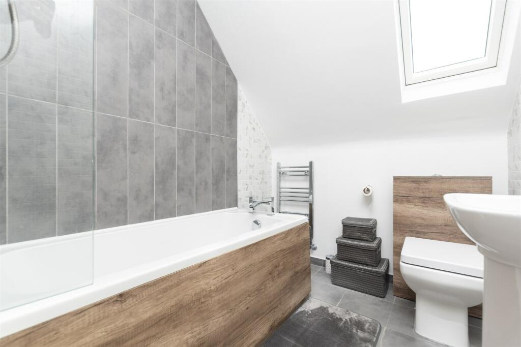 En-Suite Bathroom