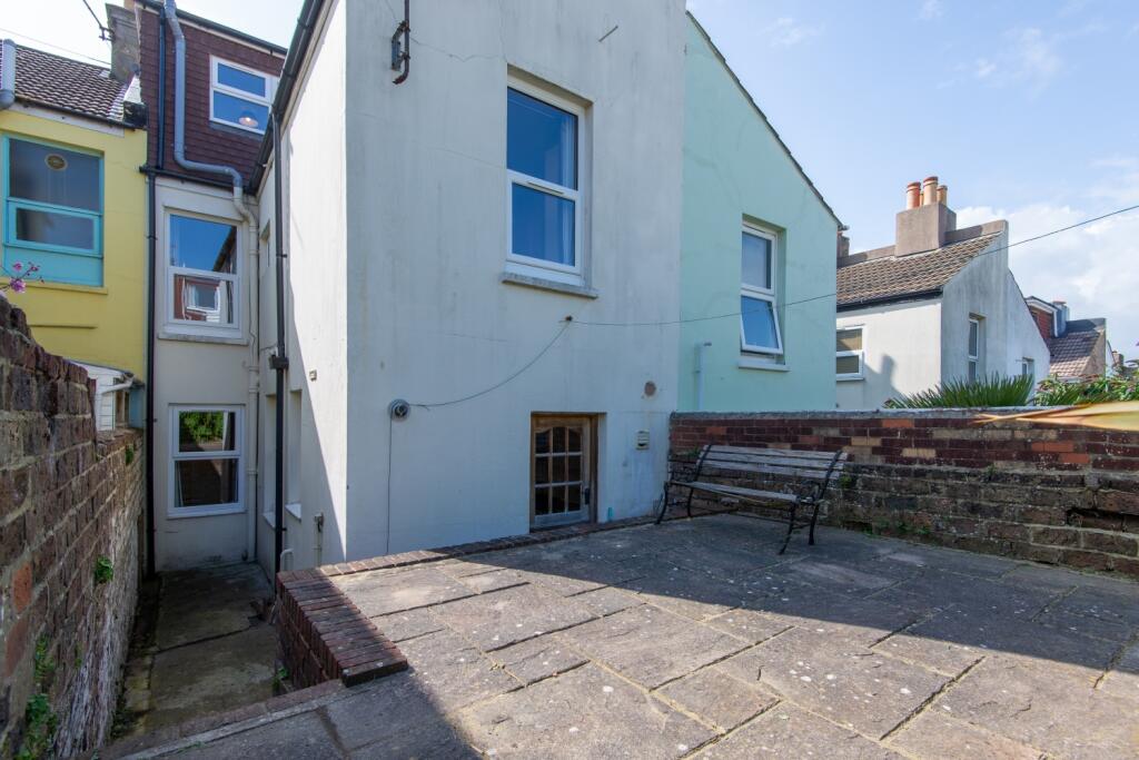 68 Whippingham Road Garden (3)