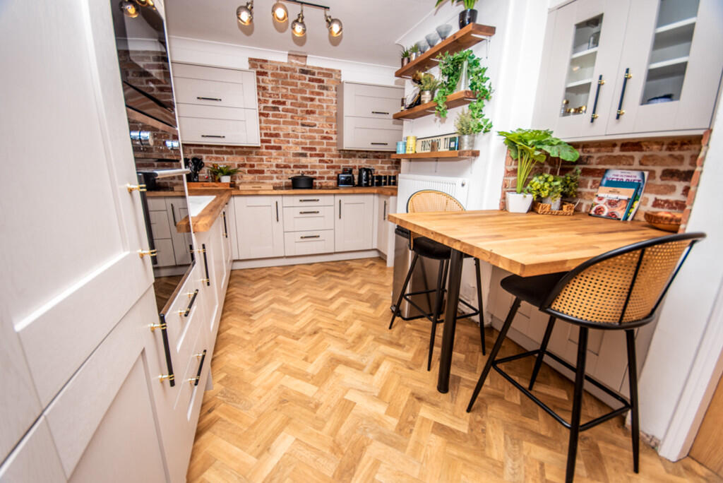 BESPOKE FITTED KI...