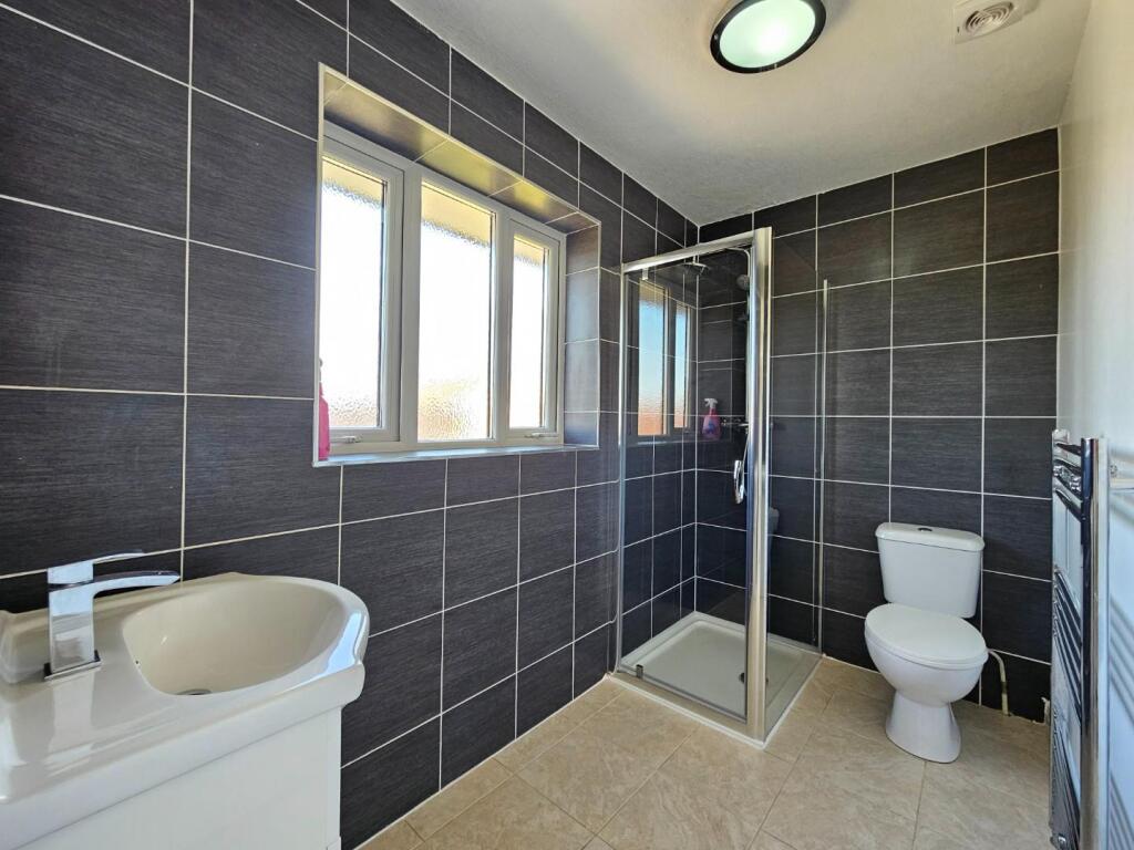 En-suite Shower