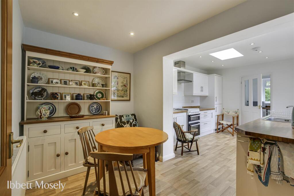 9 Breakfast room.jpg