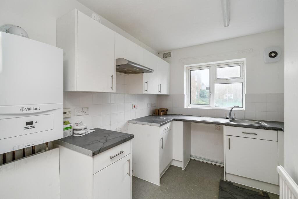 Flat 77 New Road, Datchet, Slough,SL3 9JA