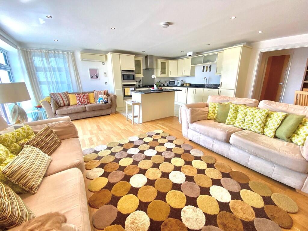 Lounge 2
