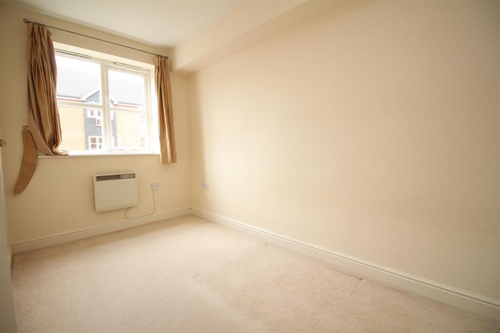 5 Riverbank Way Second Bedroom.JPG