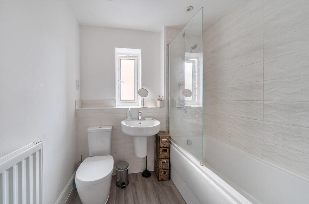 1370546-27-6900f3...