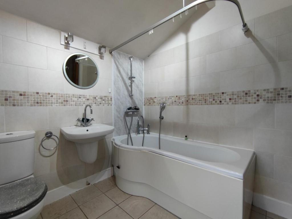 Bathroom Aspect 2