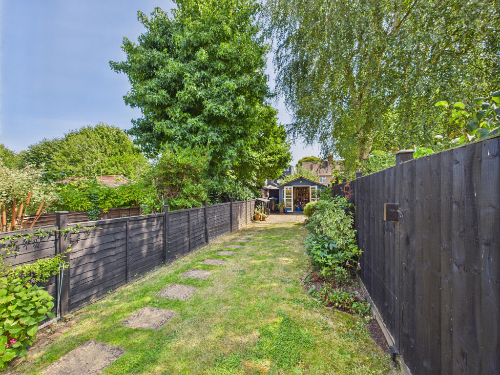 CAM01354G0-PR0572-STILL018