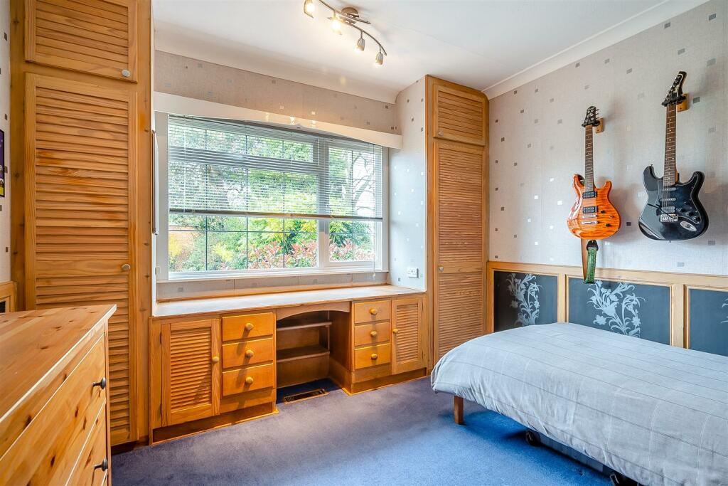 8588075-interior35.jpg