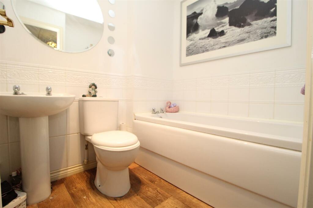 HOUSE BATHROOM/W.C