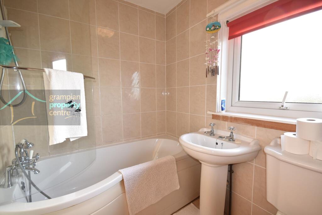 bathroom  .JPG