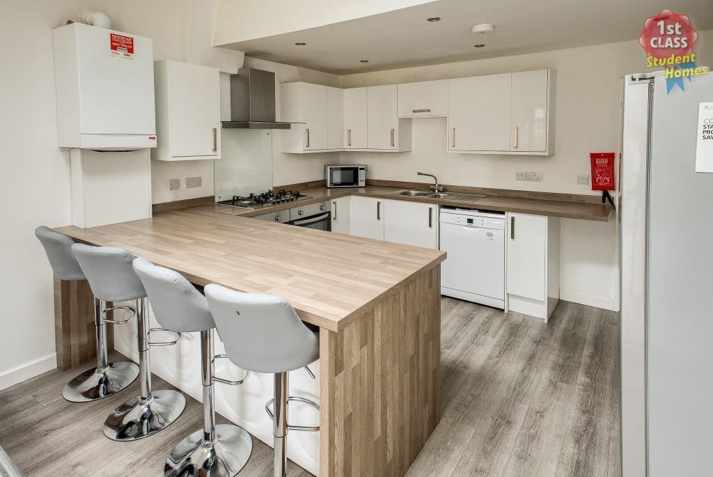 Kitchen/ Living Room