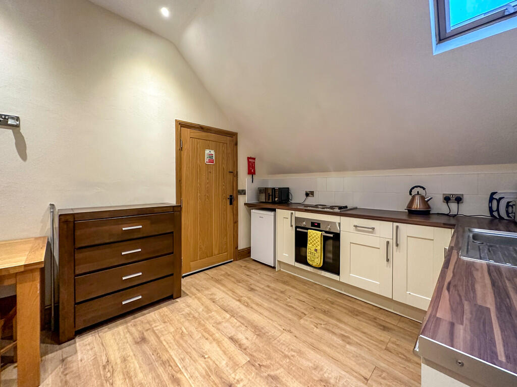 Flat 7 (2)