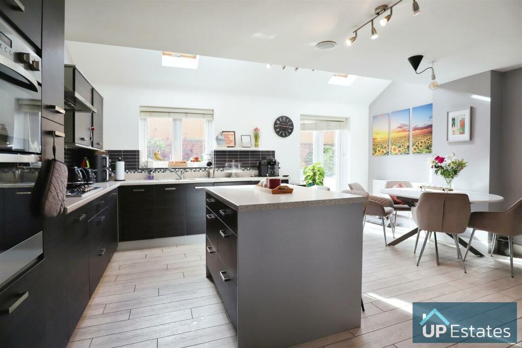 LIVING KITCHEN DINER