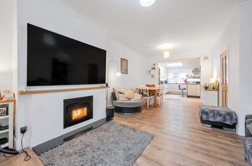 Lounge/Dining