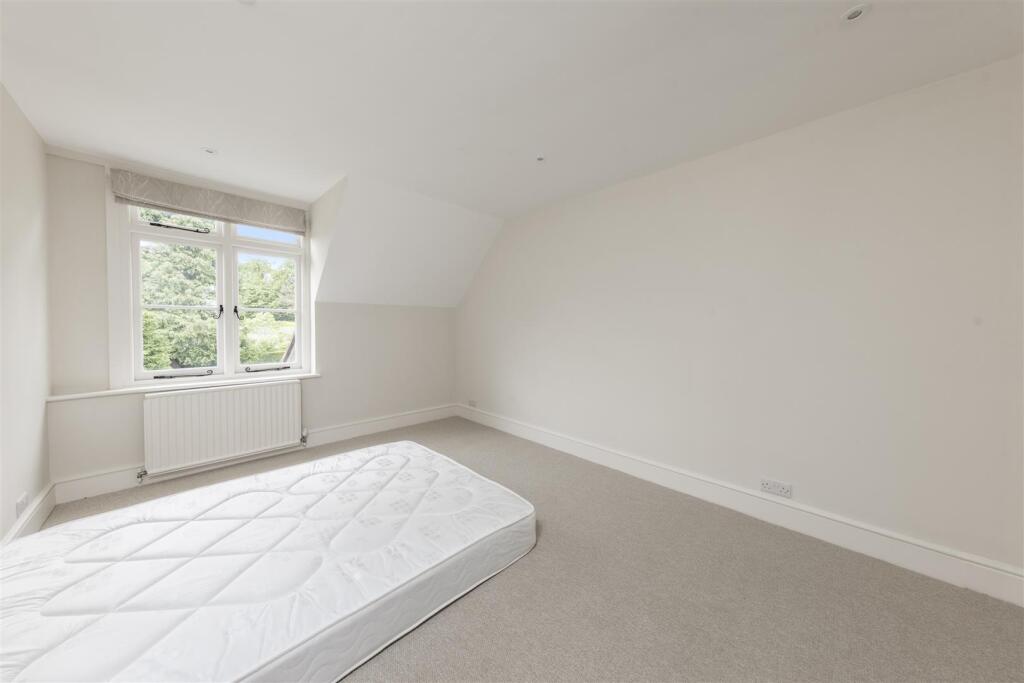 Brookwell-Cottage-Brookwell-Lane-Bramley-GU5-0LQ-1