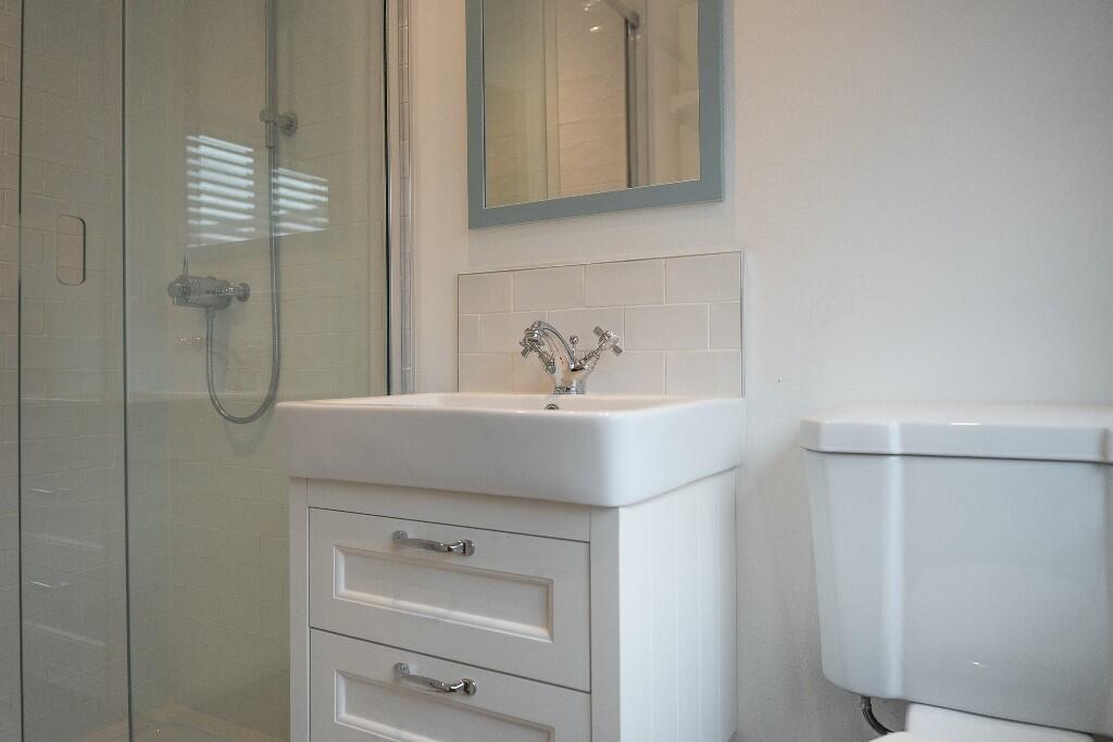 Ensuite shower ro...