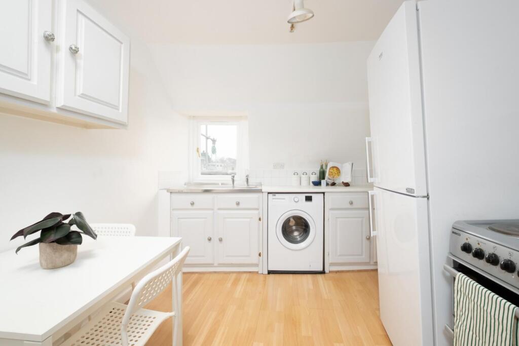 Flat 4, 5 Berkeley Crescent, BS8--7.jpg
