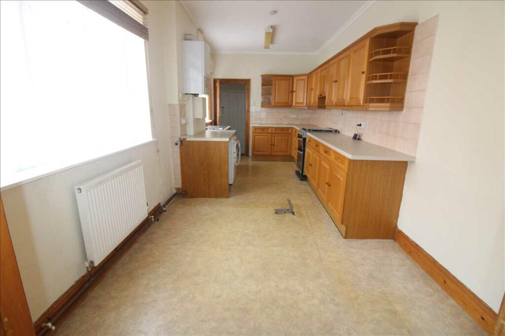 KITCHEN/BREAKFAST