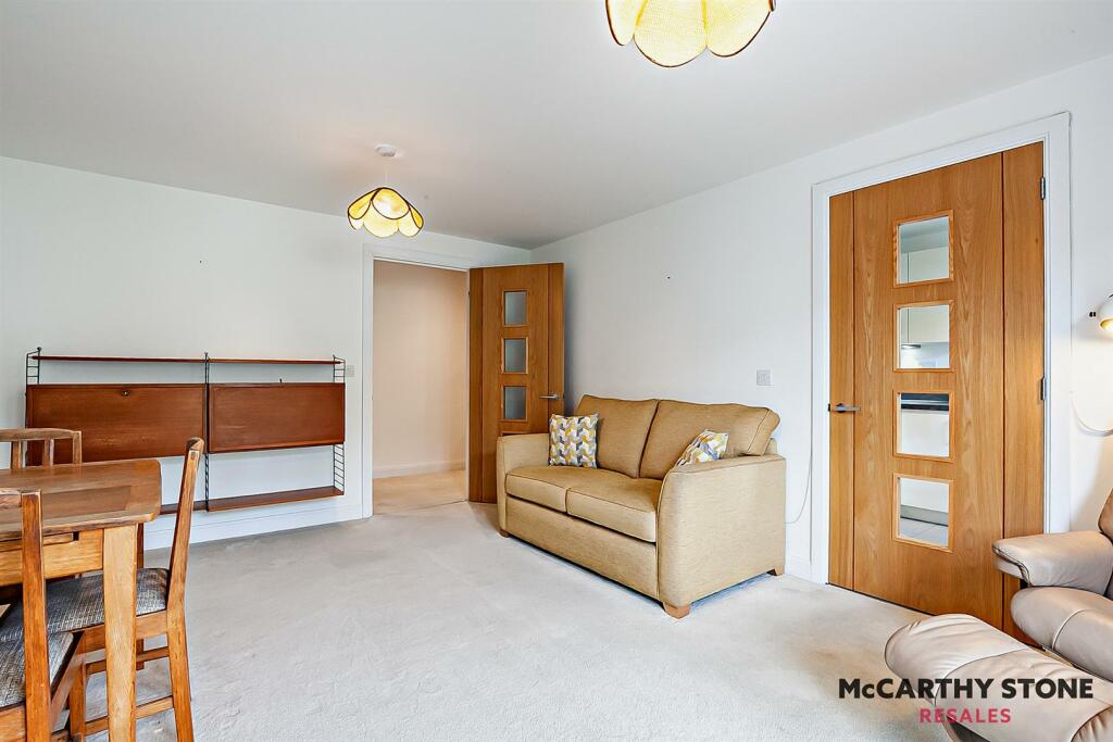 8594659-interior05-800.JPG