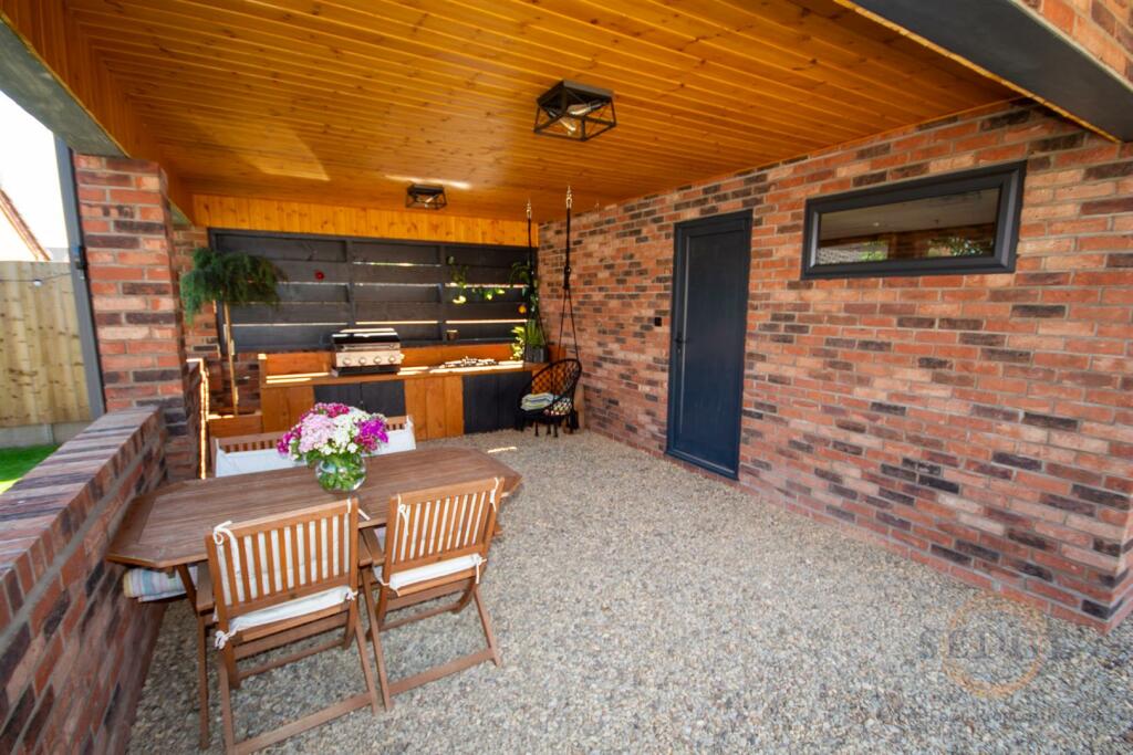 Outdoor lounge