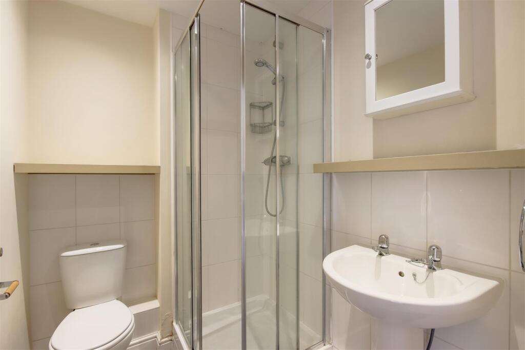 EN-SUITE SHOWER