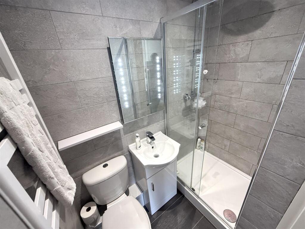En Suite Shower Room