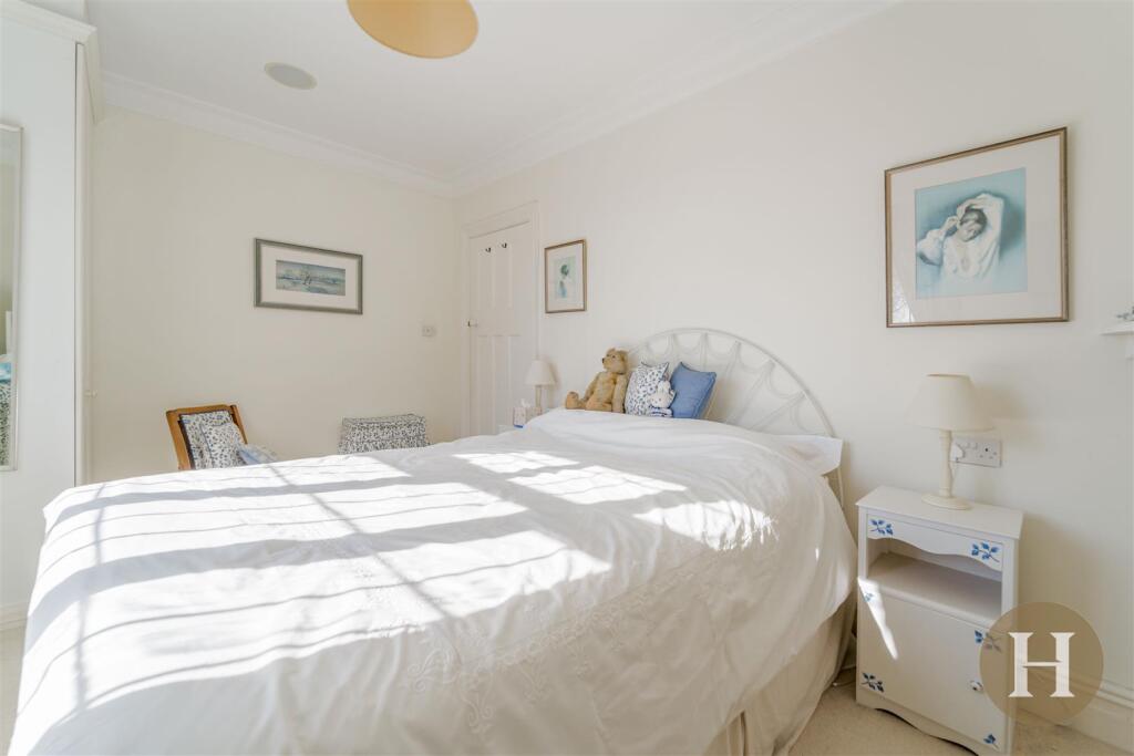 Hadleigh Estate Agents-32.jpg