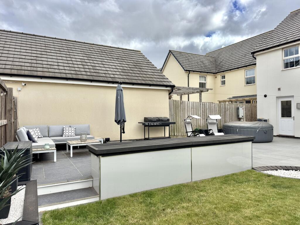 Enclosed Landscaped Garden