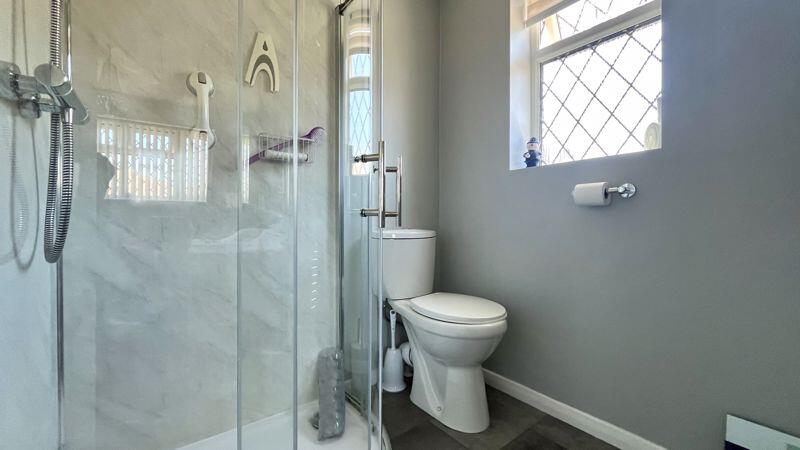 En-Suite to Bedroom 1