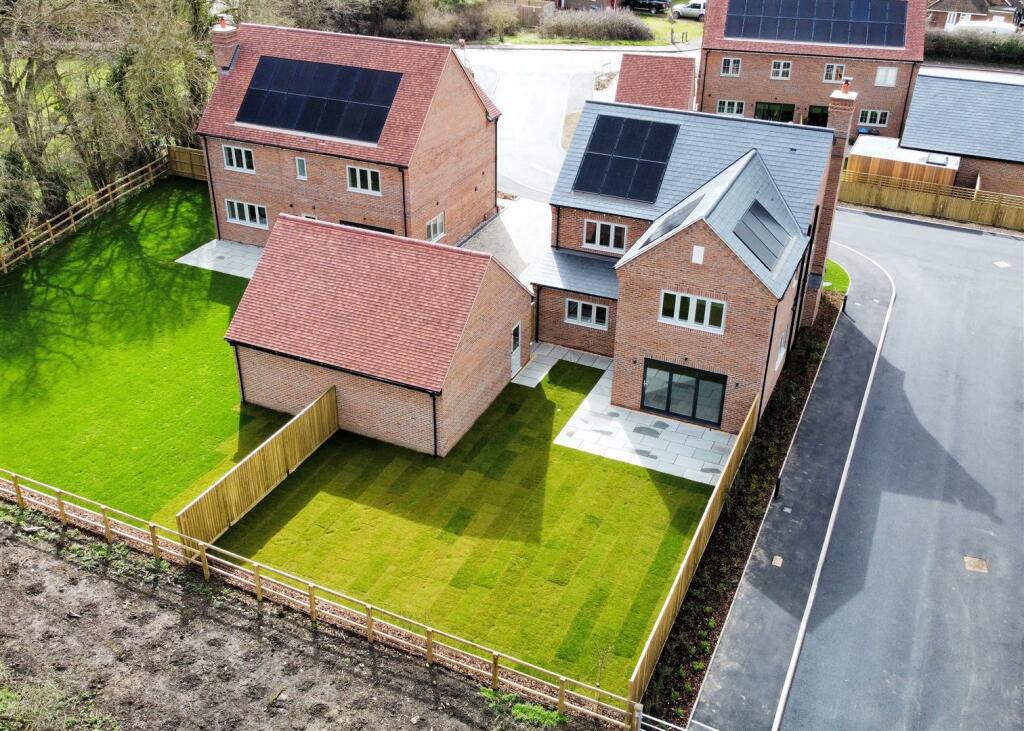 Rear Garden`.jpg