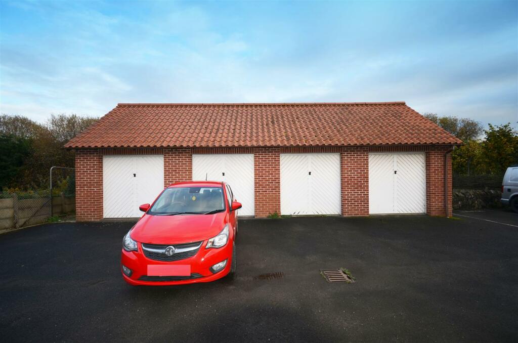 GARAGE &amp; PARKING