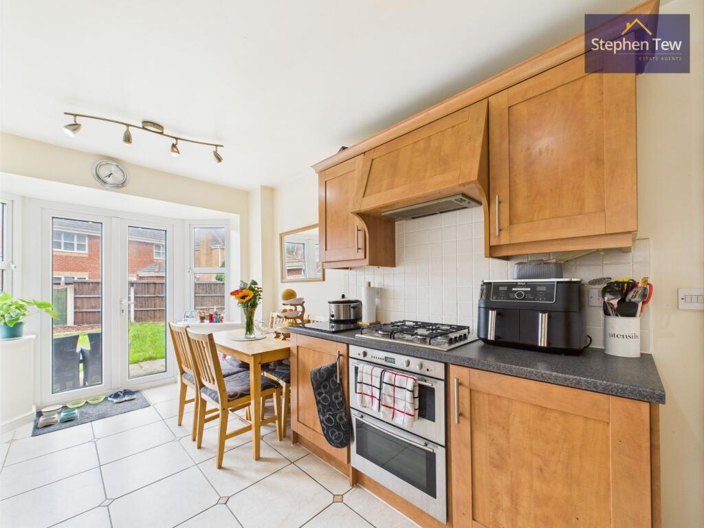 Kitchen/ Dining Room