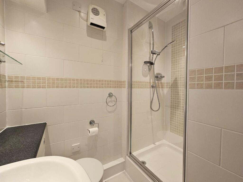 En-Suite Shower 2