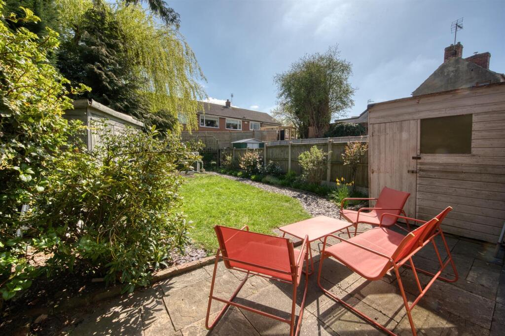 Garden and dining patio.jpg