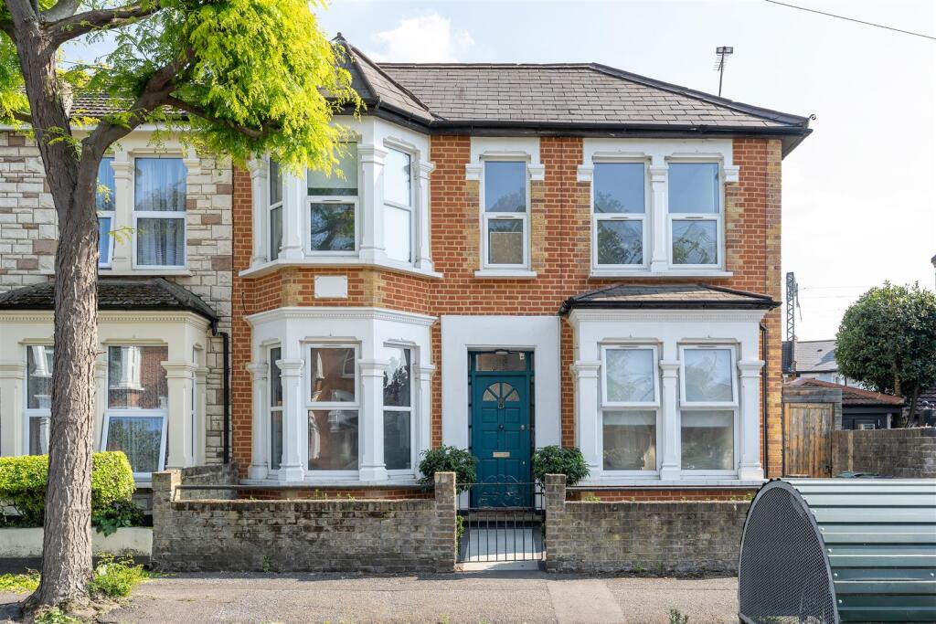 Cavendish Drive, E11